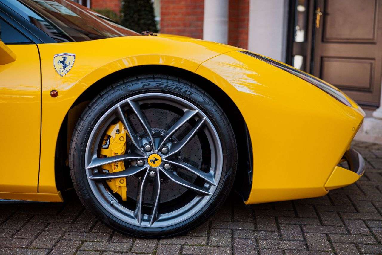 2018 FERRARI 488 2018 FERRARI 488