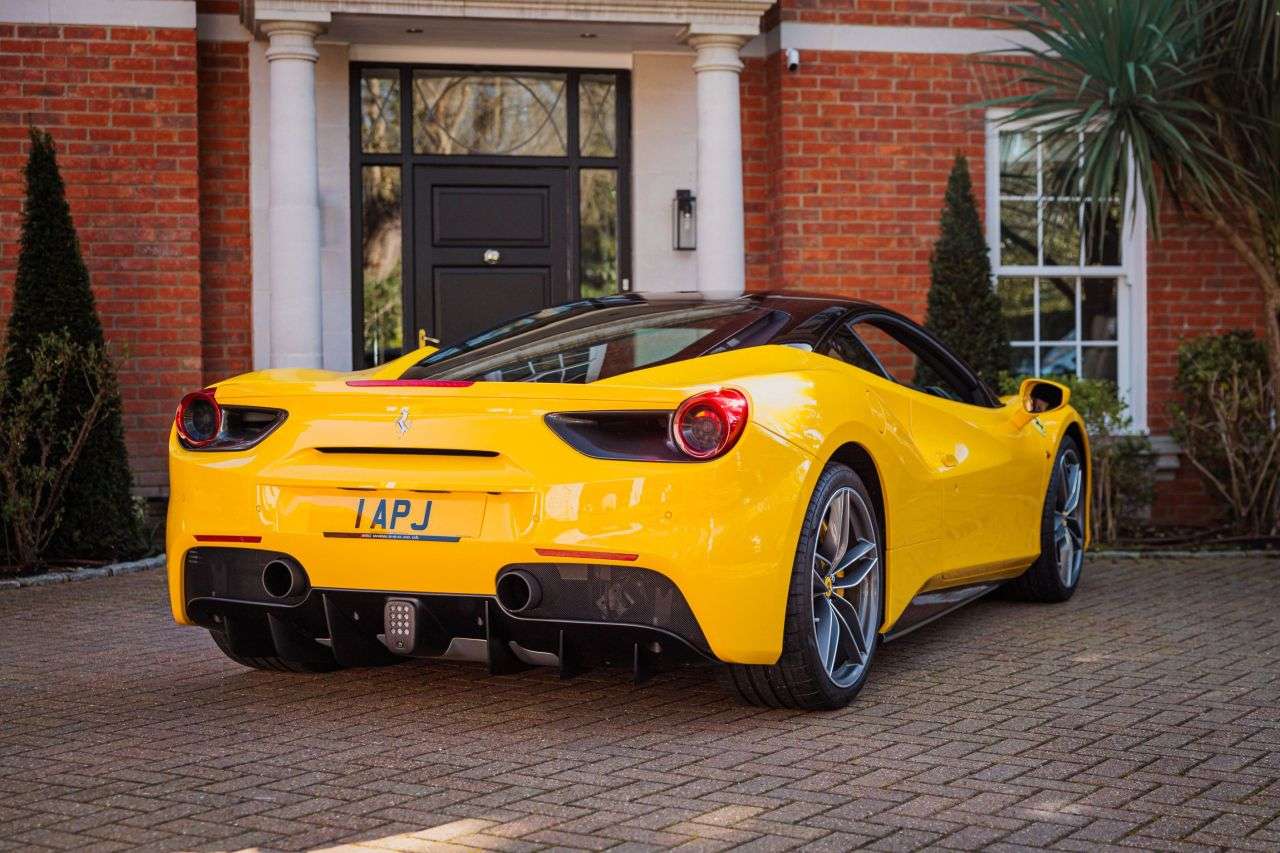 2018 FERRARI 488 2018 FERRARI 488