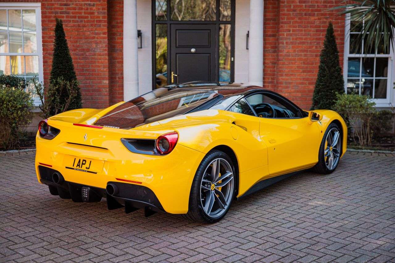 2018 FERRARI 488 2018 FERRARI 488
