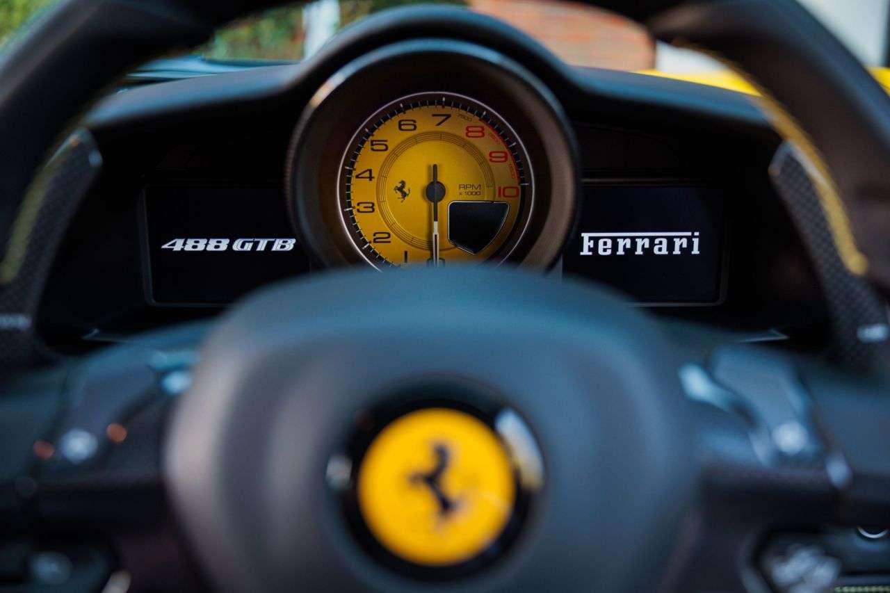2018 FERRARI 488 2018 FERRARI 488