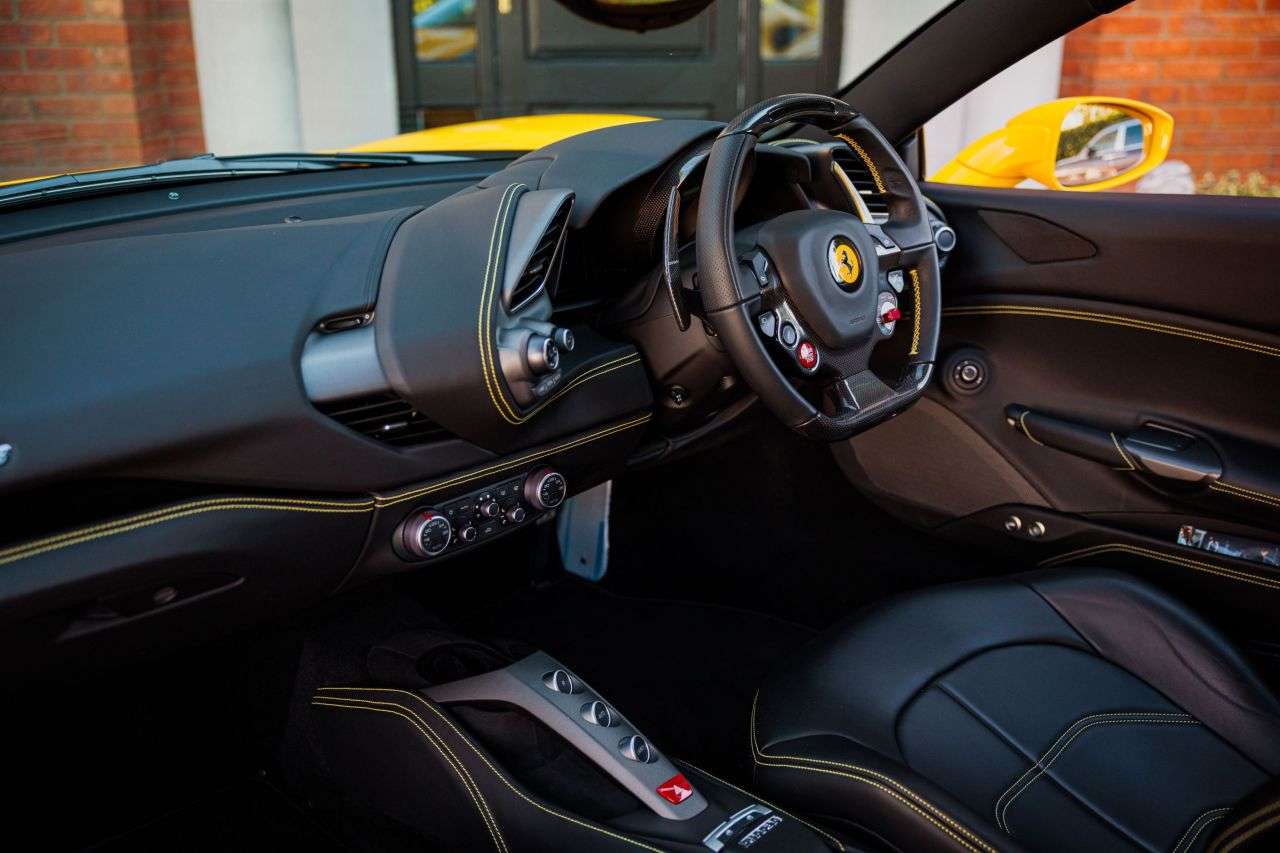 2018 FERRARI 488 2018 FERRARI 488