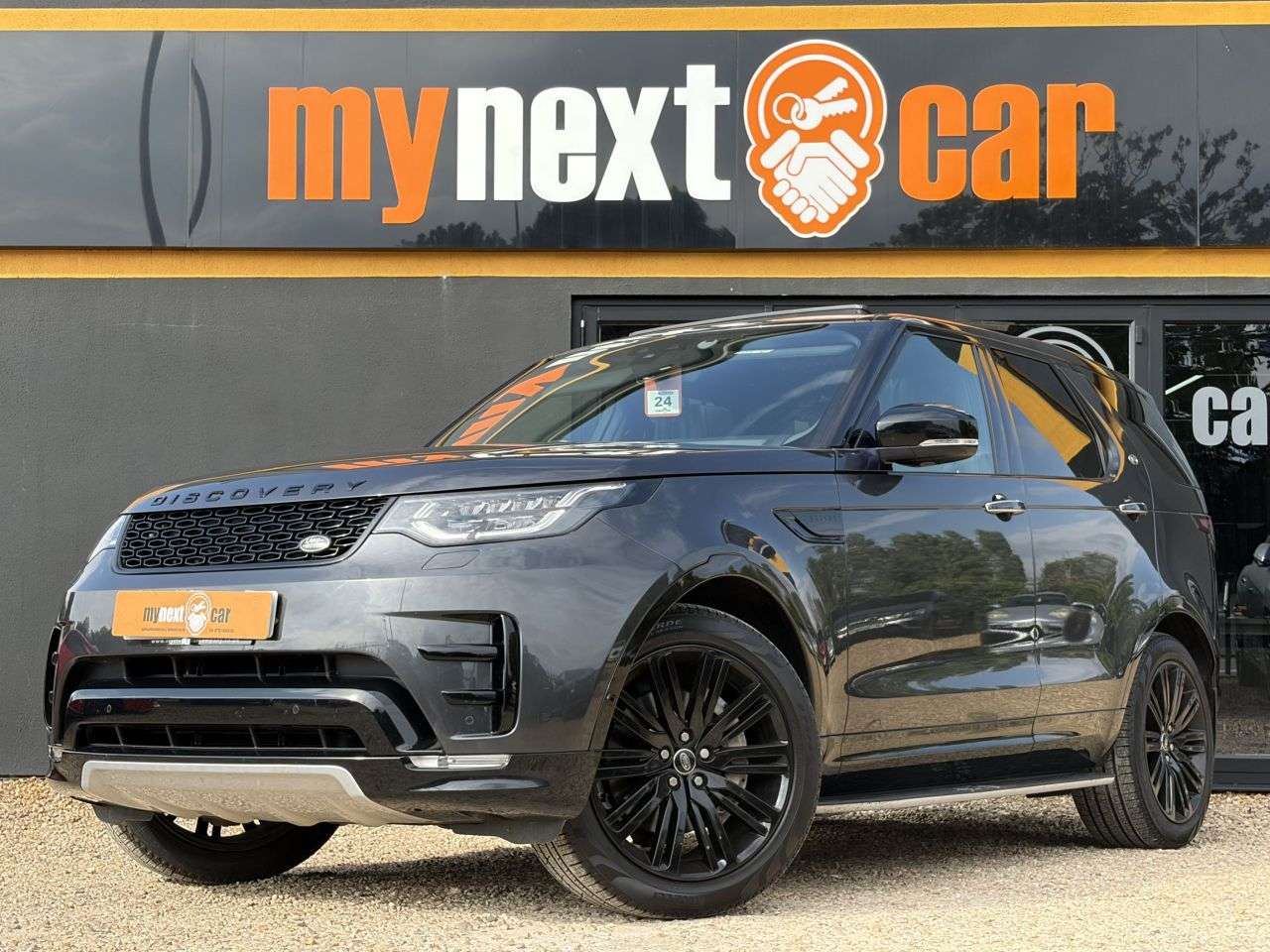 A 2020 LAND ROVER DISCOVERY 3.0 SD V6 HSE Luxury SUV 5dr Diesel Auto 4WD Euro 6 (s/s) (306 ps) Meridian A 2020 LAND ROVER DISCOVERY 3.0 SD V6 HSE Luxury SUV 5dr Diesel Auto 4WD Euro 6 (s/s) (306 ps) Meridian