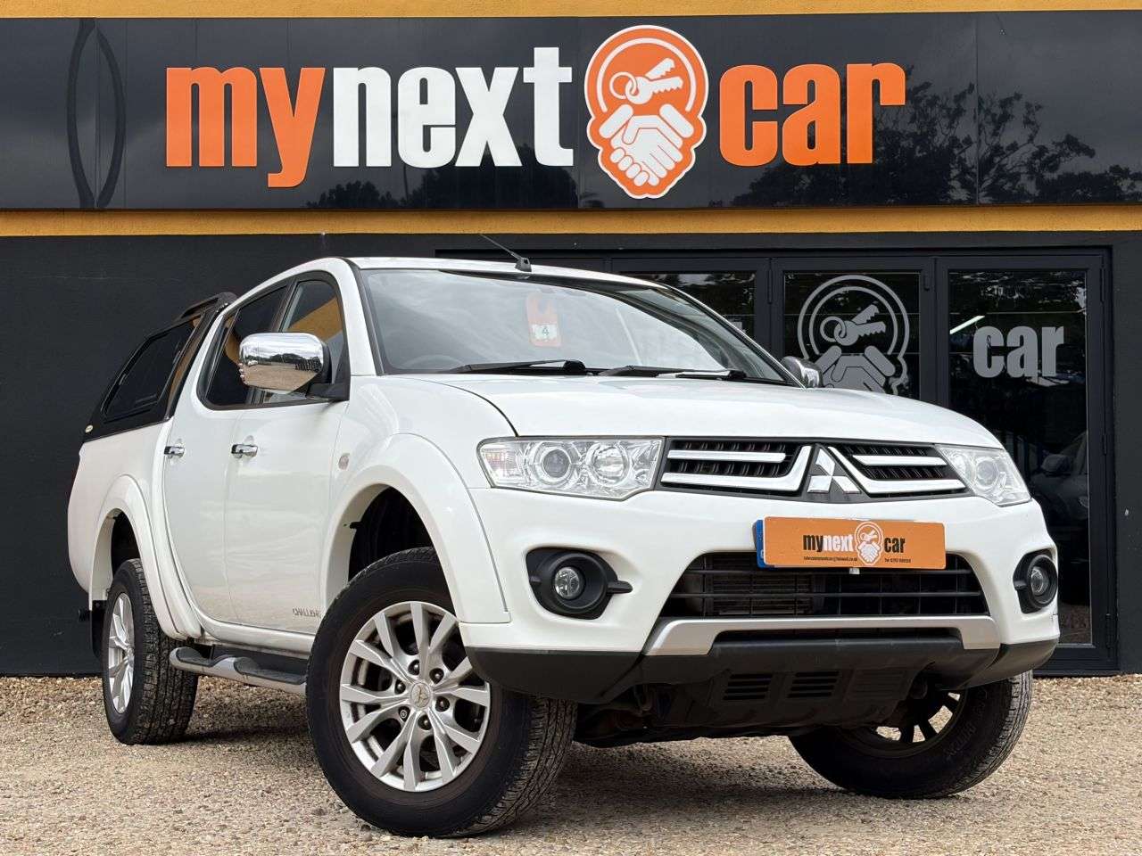 A 2015 MITSUBISHI L200 2.5 DI-D Challenger Pickup Double Cab 4dr Diesel Manual 4WD Euro 5 (LB) (17 A 2015 MITSUBISHI L200 2.5 DI-D Challenger Pickup Double Cab 4dr Diesel Manual 4WD Euro 5 (LB) (17