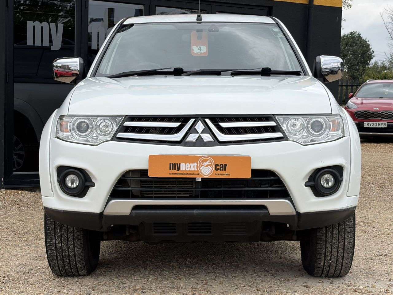A 2015 MITSUBISHI L200 2.5 DI-D Challenger Pickup Double Cab 4dr Diesel Manual 4WD Euro 5 (LB) (17 A 2015 MITSUBISHI L200 2.5 DI-D Challenger Pickup Double Cab 4dr Diesel Manual 4WD Euro 5 (LB) (17