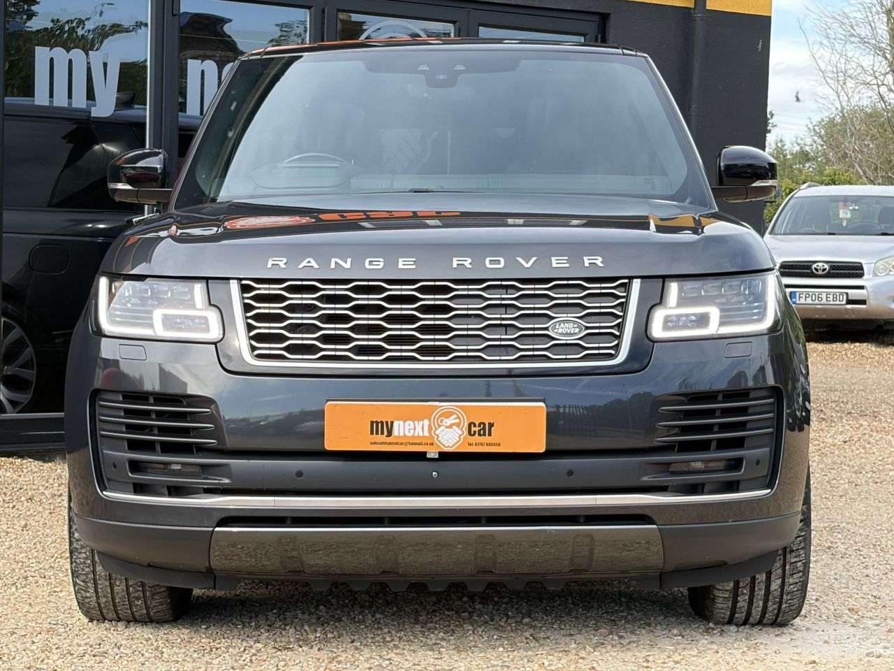 A 2019 LAND ROVER RANGE ROVER 2.0 P400e 12.4kWh GPF Vogue SE SUV 5dr Petrol Plug-in Hybrid Auto 4WD Euro A 2019 LAND ROVER RANGE ROVER 2.0 P400e 12.4kWh GPF Vogue SE SUV 5dr Petrol Plug-in Hybrid Auto 4WD Euro