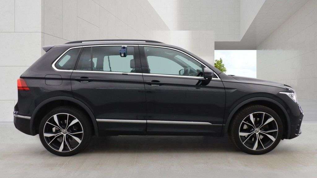 A 2023 VOLKSWAGEN TIGUAN 1.4 TSI 13kWh R-Line SUV 5dr Petrol Plug-in Hybrid DSG Euro 6 (s/s) (245 ps A 2023 VOLKSWAGEN TIGUAN 1.4 TSI 13kWh R-Line SUV 5dr Petrol Plug-in Hybrid DSG Euro 6 (s/s) (245 ps