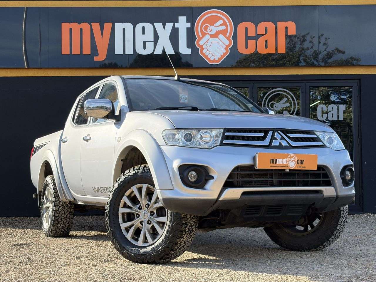 A 2015 MITSUBISHI L200 2.5 DI-D Warrior Pickup Double Cab 4dr Diesel Manual 4WD Euro 5 (LB) (175 p A 2015 MITSUBISHI L200 2.5 DI-D Warrior Pickup Double Cab 4dr Diesel Manual 4WD Euro 5 (LB) (175 p