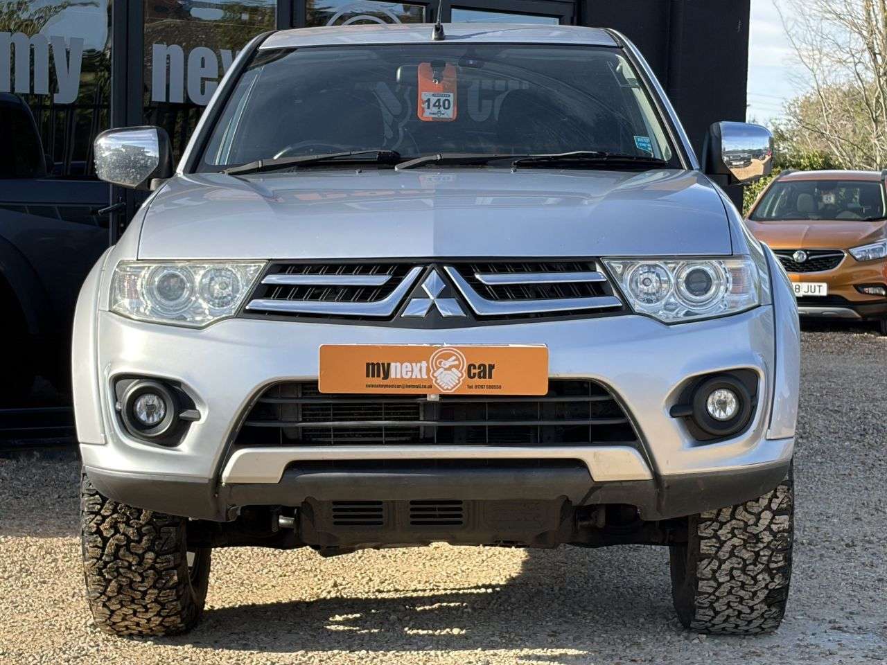 A 2015 MITSUBISHI L200 2.5 DI-D Warrior Pickup Double Cab 4dr Diesel Manual 4WD Euro 5 (LB) (175 p A 2015 MITSUBISHI L200 2.5 DI-D Warrior Pickup Double Cab 4dr Diesel Manual 4WD Euro 5 (LB) (175 p