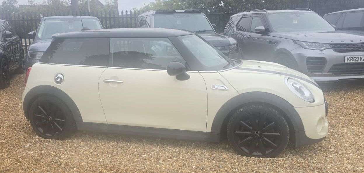 A 2017 MINI HATCH 2.0 Cooper S Hatchback 3dr Petrol Manual Euro 6 (s/s) (192 ps) CHILI PACK M A 2017 MINI HATCH 2.0 Cooper S Hatchback 3dr Petrol Manual Euro 6 (s/s) (192 ps) CHILI PACK M