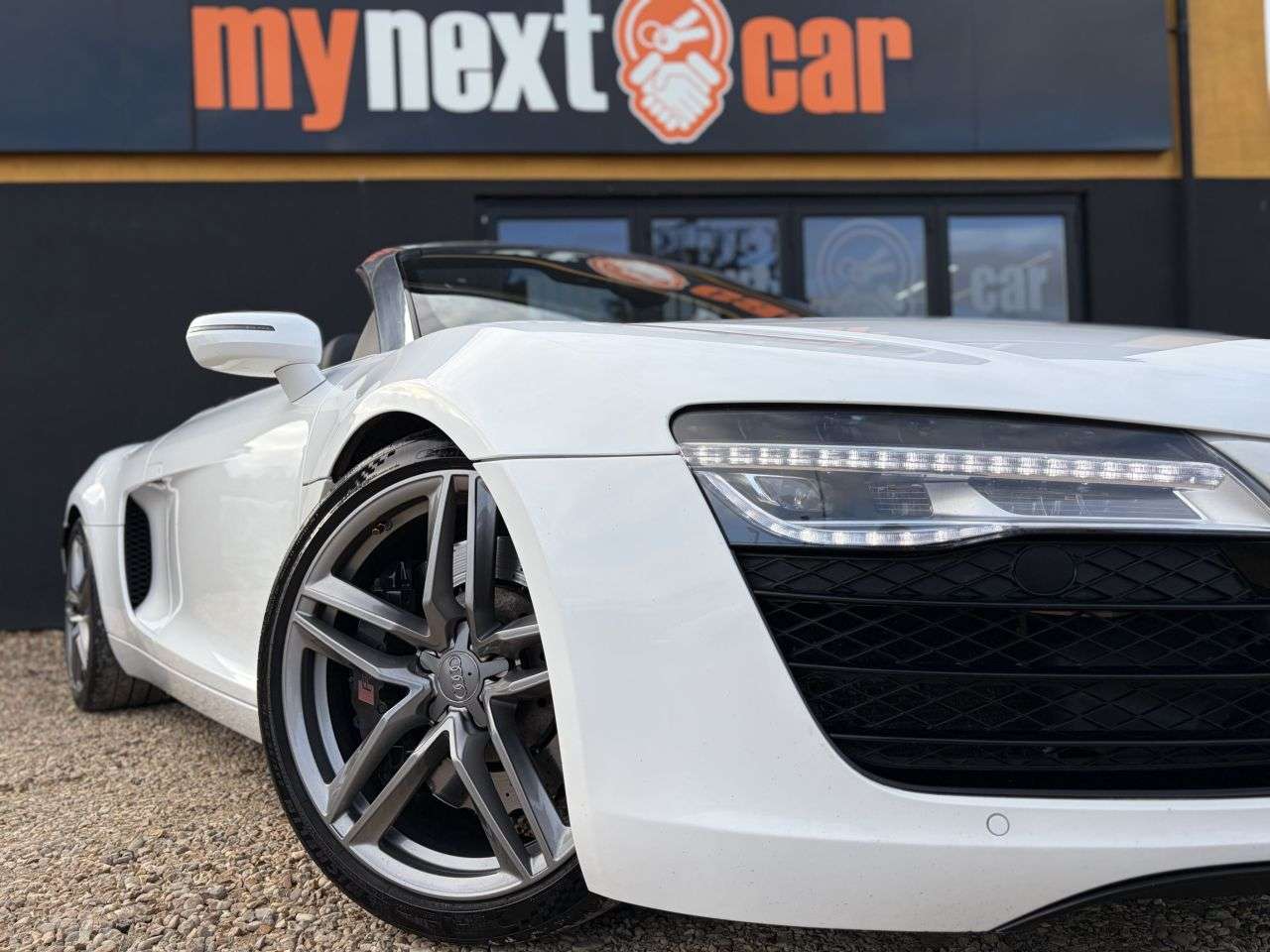 A 2014 AUDI R8 4.2 FSI V8 Spyder 2dr Petrol Manual quattro Euro 5 (430 ps) FULL SERVICE HI A 2014 AUDI R8 4.2 FSI V8 Spyder 2dr Petrol Manual quattro Euro 5 (430 ps) FULL SERVICE HI