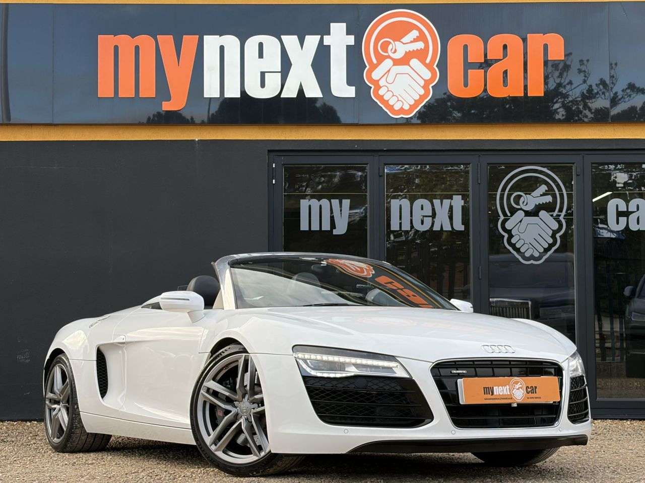 A 2014 AUDI R8 4.2 FSI V8 Spyder 2dr Petrol Manual quattro Euro 5 (430 ps) FULL SERVICE HI A 2014 AUDI R8 4.2 FSI V8 Spyder 2dr Petrol Manual quattro Euro 5 (430 ps) FULL SERVICE HI