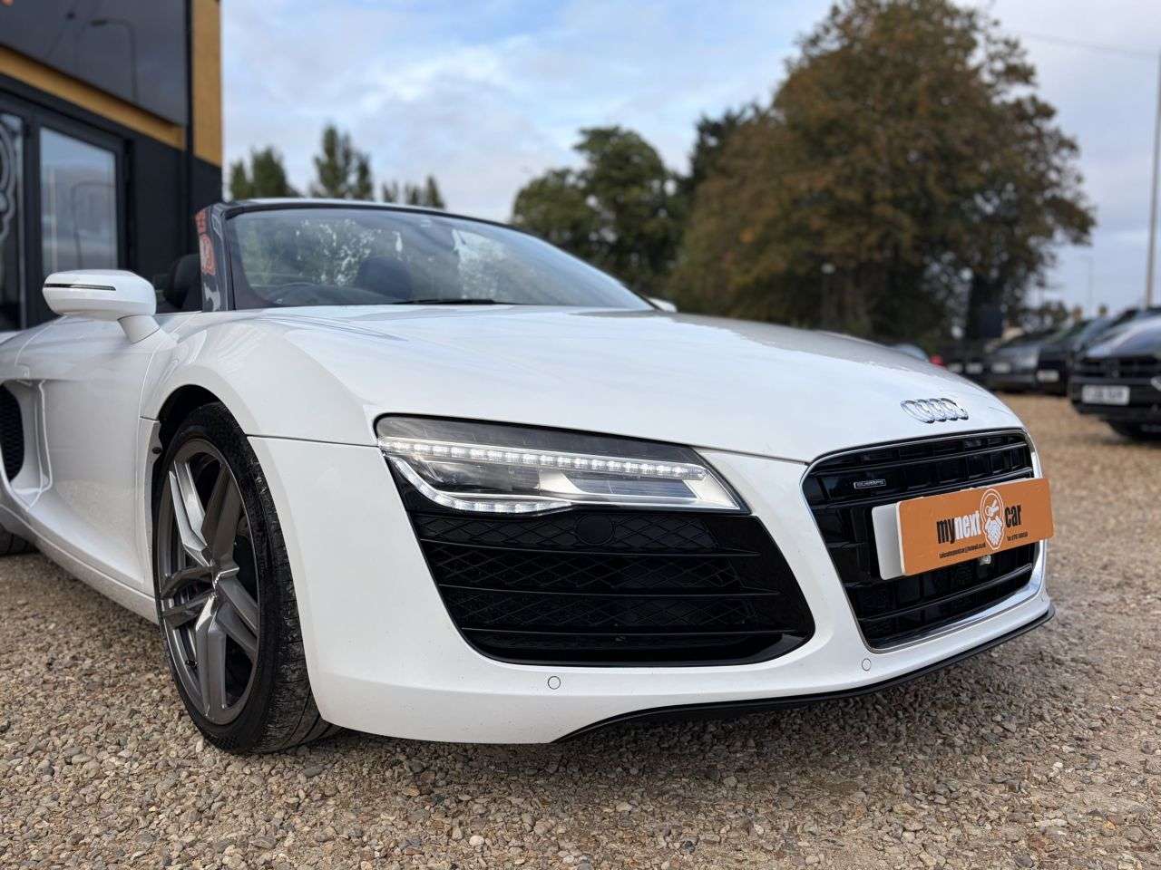 A 2014 AUDI R8 4.2 FSI V8 Spyder 2dr Petrol Manual quattro Euro 5 (430 ps) FULL SERVICE HI A 2014 AUDI R8 4.2 FSI V8 Spyder 2dr Petrol Manual quattro Euro 5 (430 ps) FULL SERVICE HI
