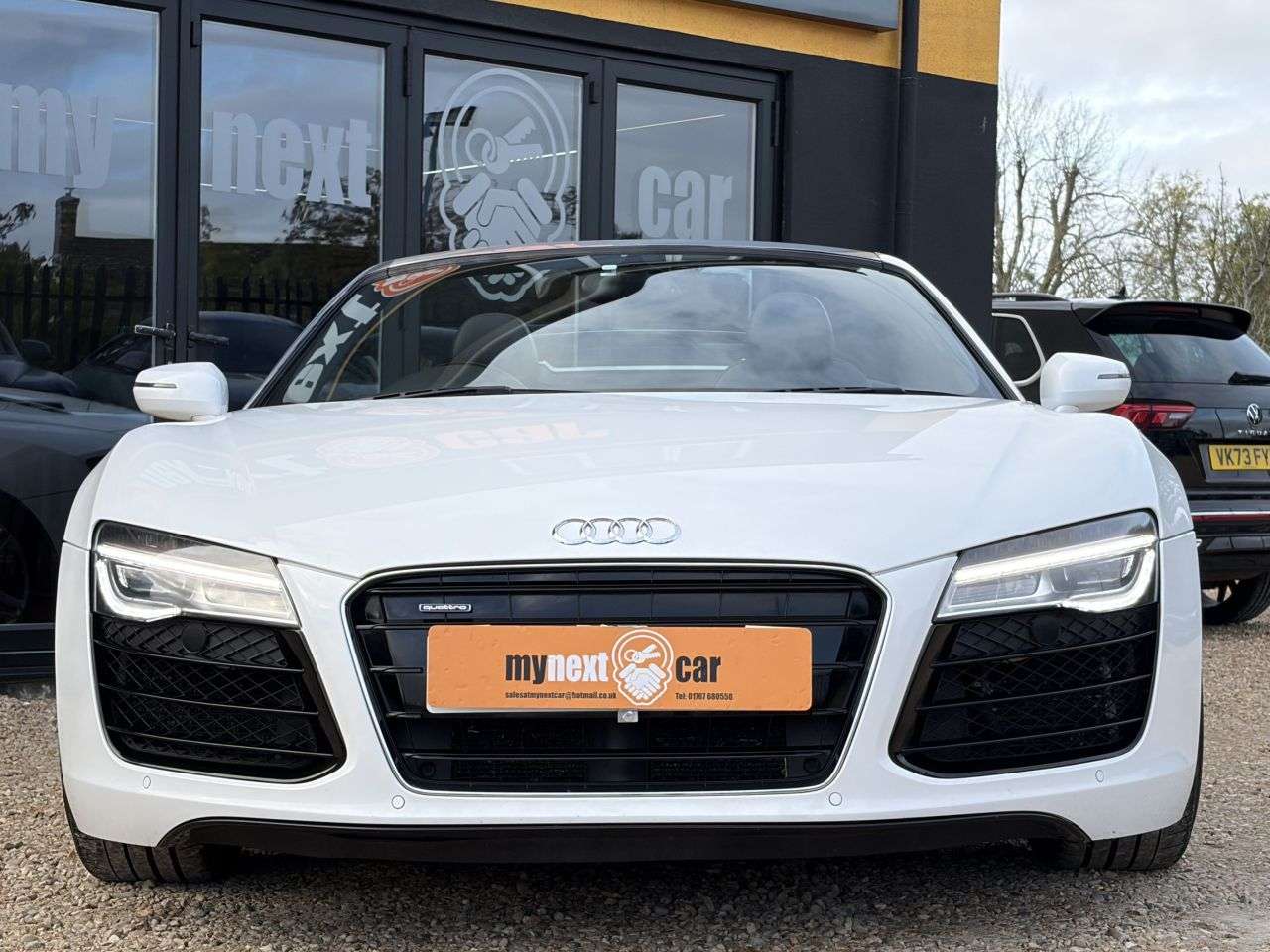 A 2014 AUDI R8 4.2 FSI V8 Spyder 2dr Petrol Manual quattro Euro 5 (430 ps) FULL SERVICE HI A 2014 AUDI R8 4.2 FSI V8 Spyder 2dr Petrol Manual quattro Euro 5 (430 ps) FULL SERVICE HI