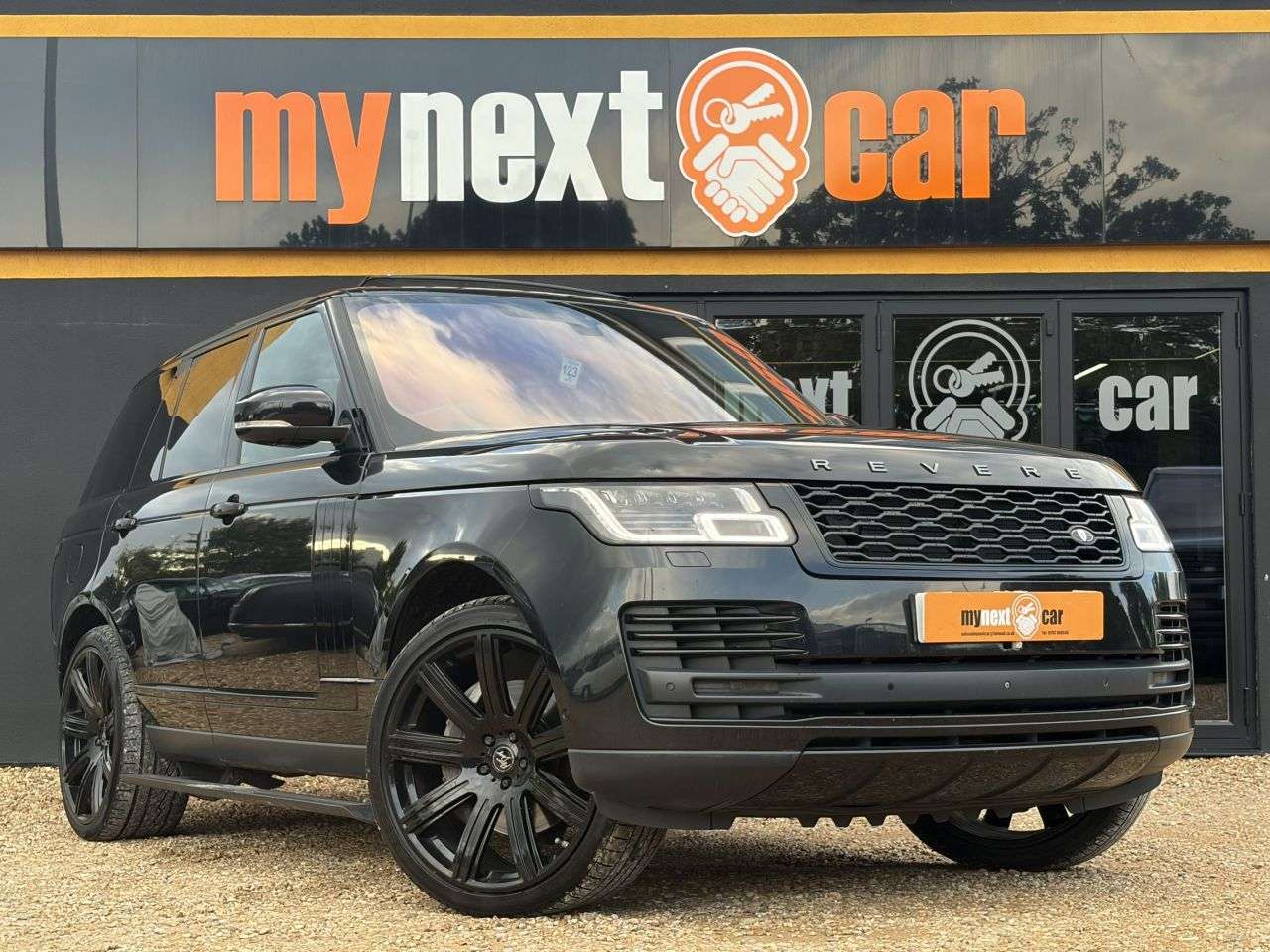 A 2018 LAND ROVER RANGE ROVER 4.4 SD V8 Autobiography SUV 5dr Diesel Auto 4WD Euro 6 (s/s) (339 ps) FULL A 2018 LAND ROVER RANGE ROVER 4.4 SD V8 Autobiography SUV 5dr Diesel Auto 4WD Euro 6 (s/s) (339 ps) FULL