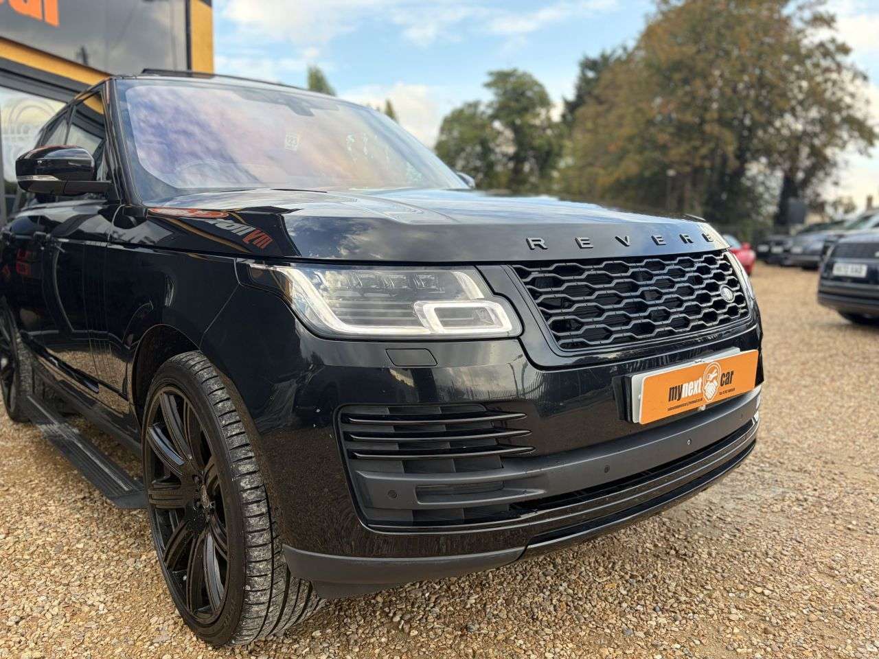 A 2018 LAND ROVER RANGE ROVER 4.4 SD V8 Autobiography SUV 5dr Diesel Auto 4WD Euro 6 (s/s) (339 ps) FULL A 2018 LAND ROVER RANGE ROVER 4.4 SD V8 Autobiography SUV 5dr Diesel Auto 4WD Euro 6 (s/s) (339 ps) FULL