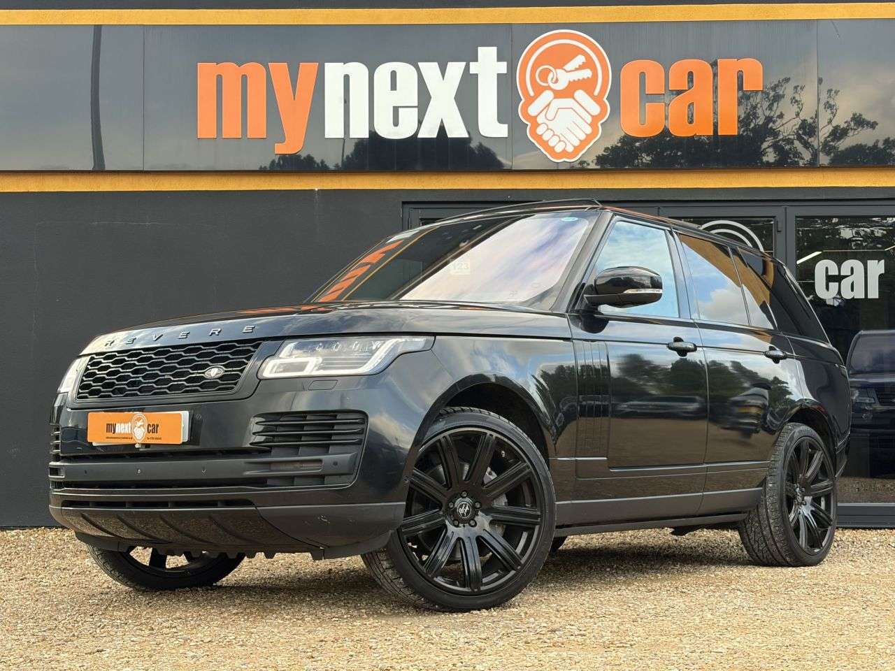 A 2018 LAND ROVER RANGE ROVER 4.4 SD V8 Autobiography SUV 5dr Diesel Auto 4WD Euro 6 (s/s) (339 ps) FULL A 2018 LAND ROVER RANGE ROVER 4.4 SD V8 Autobiography SUV 5dr Diesel Auto 4WD Euro 6 (s/s) (339 ps) FULL