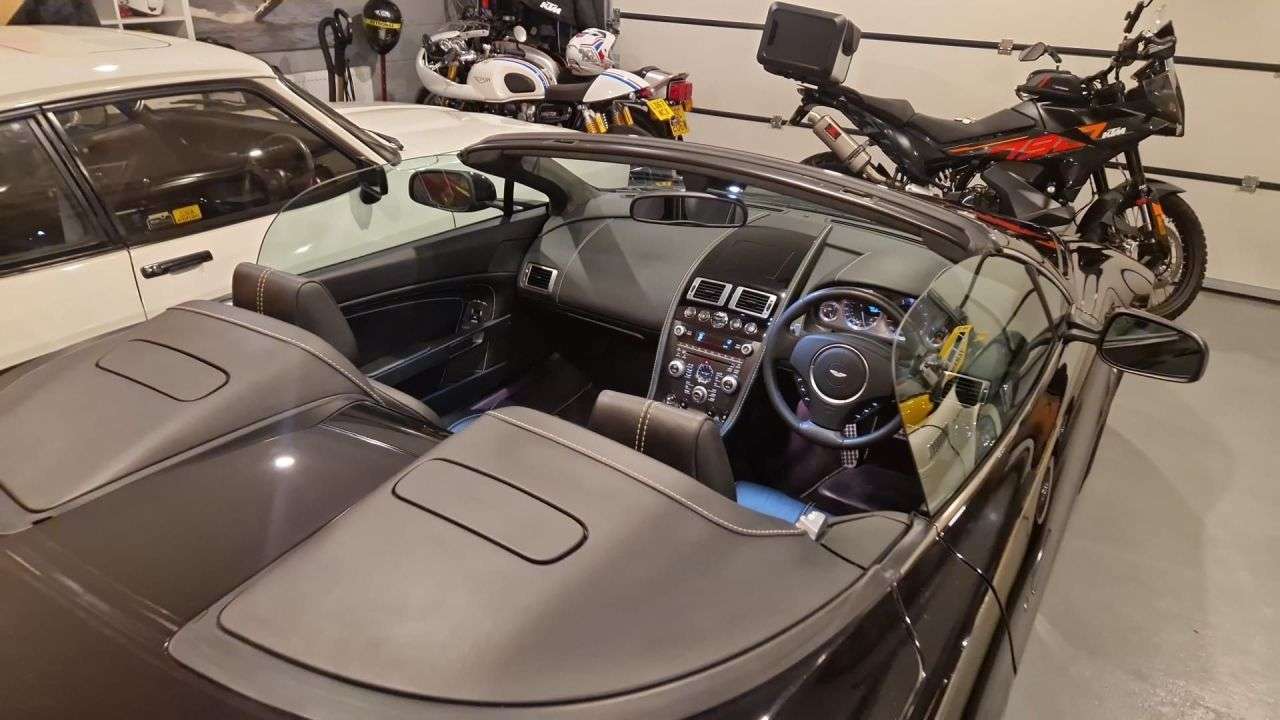 A 2009 ASTON MARTIN VANTAGE 4.7 V8 Roadster 2dr Petrol Sportshift Euro 4 (420 bhp) STUNNING EXAMPLE + L A 2009 ASTON MARTIN VANTAGE 4.7 V8 Roadster 2dr Petrol Sportshift Euro 4 (420 bhp) STUNNING EXAMPLE + L