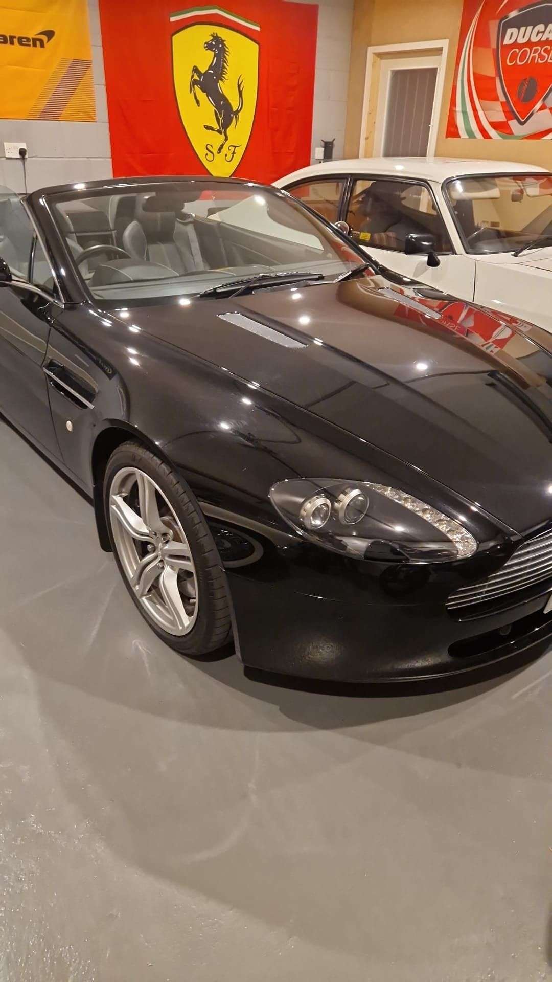 A 2009 ASTON MARTIN VANTAGE 4.7 V8 Roadster 2dr Petrol Sportshift Euro 4 (420 bhp) STUNNING EXAMPLE + L A 2009 ASTON MARTIN VANTAGE 4.7 V8 Roadster 2dr Petrol Sportshift Euro 4 (420 bhp) STUNNING EXAMPLE + L