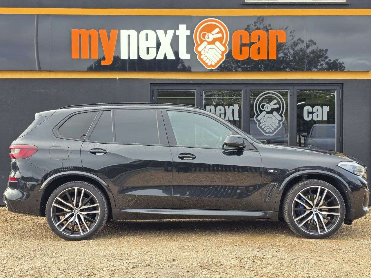 A 2023 BMW X5 3.0 30d MHT M Sport SUV 5dr Diesel Hybrid Auto xDrive Euro 6 (s/s) (286 ps) A 2023 BMW X5 3.0 30d MHT M Sport SUV 5dr Diesel Hybrid Auto xDrive Euro 6 (s/s) (286 ps)