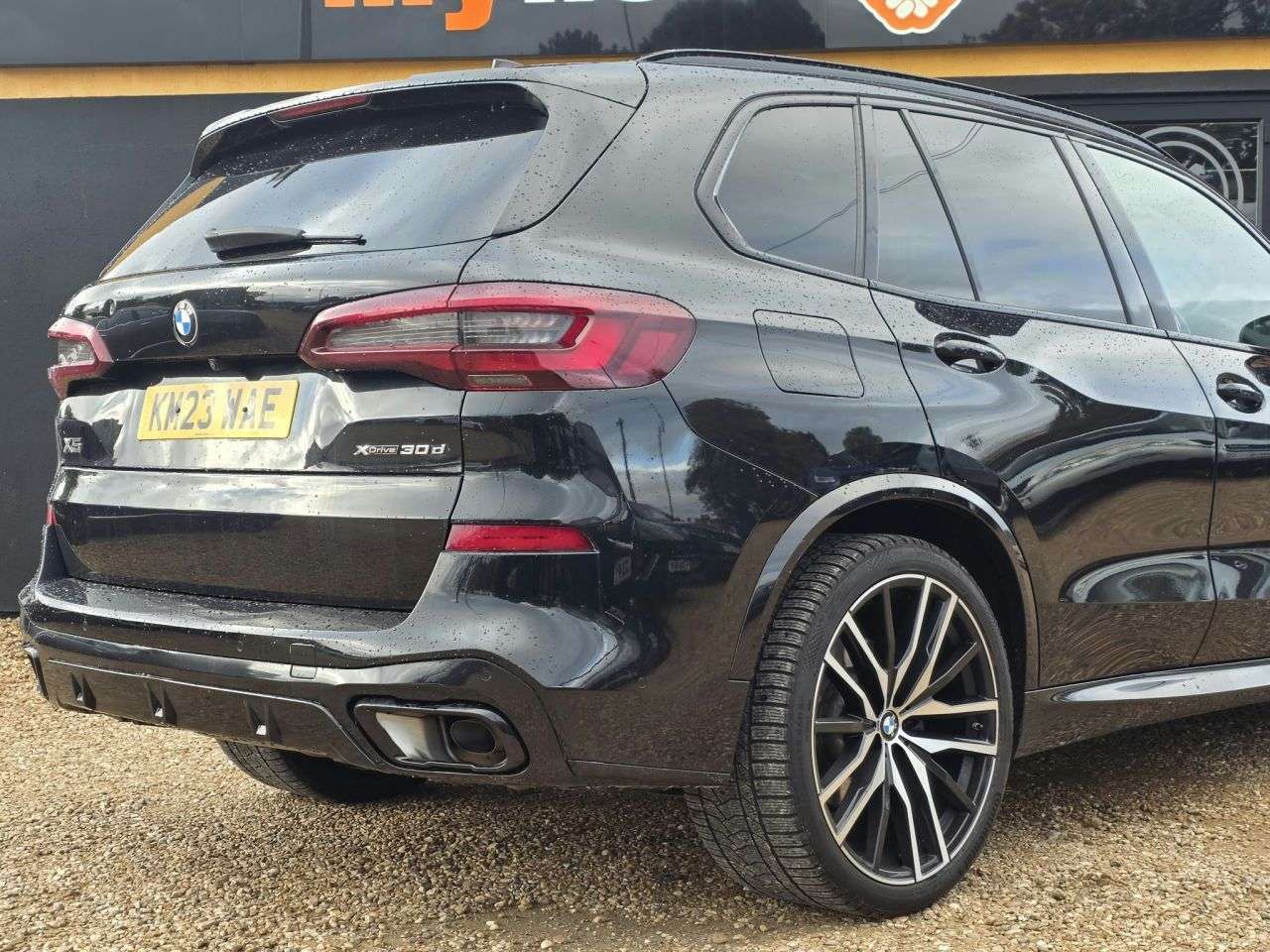 A 2023 BMW X5 3.0 30d MHT M Sport SUV 5dr Diesel Hybrid Auto xDrive Euro 6 (s/s) (286 ps) A 2023 BMW X5 3.0 30d MHT M Sport SUV 5dr Diesel Hybrid Auto xDrive Euro 6 (s/s) (286 ps)