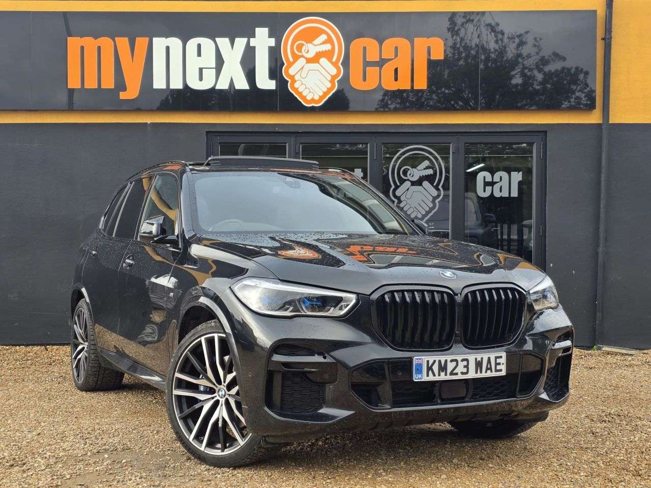 A 2023 BMW X5 3.0 30d MHT M Sport SUV 5dr Diesel Hybrid Auto xDrive Euro 6 (s/s) (286 ps) A 2023 BMW X5 3.0 30d MHT M Sport SUV 5dr Diesel Hybrid Auto xDrive Euro 6 (s/s) (286 ps)