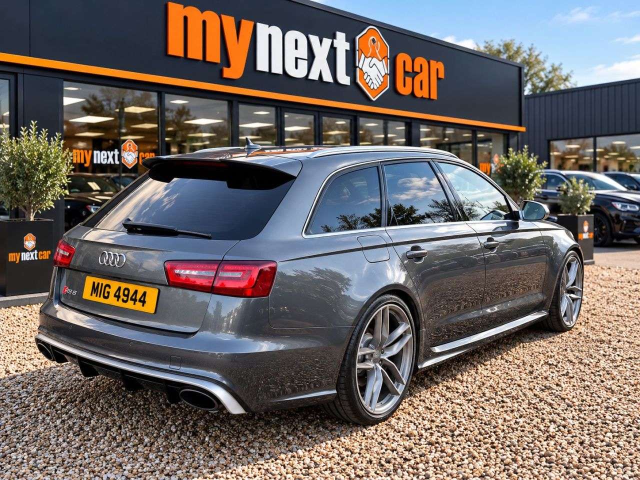 A 2014 AUDI RS6 AVANT 4.0 TFSI V8 Estate 5dr Petrol Tiptronic quattro Euro 5 (s/s) (560 ps) 9 SER A 2014 AUDI RS6 AVANT 4.0 TFSI V8 Estate 5dr Petrol Tiptronic quattro Euro 5 (s/s) (560 ps) 9 SER