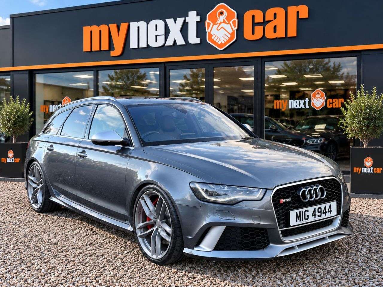 A 2014 AUDI RS6 AVANT 4.0 TFSI V8 Estate 5dr Petrol Tiptronic quattro Euro 5 (s/s) (560 ps) 9 SER A 2014 AUDI RS6 AVANT 4.0 TFSI V8 Estate 5dr Petrol Tiptronic quattro Euro 5 (s/s) (560 ps) 9 SER