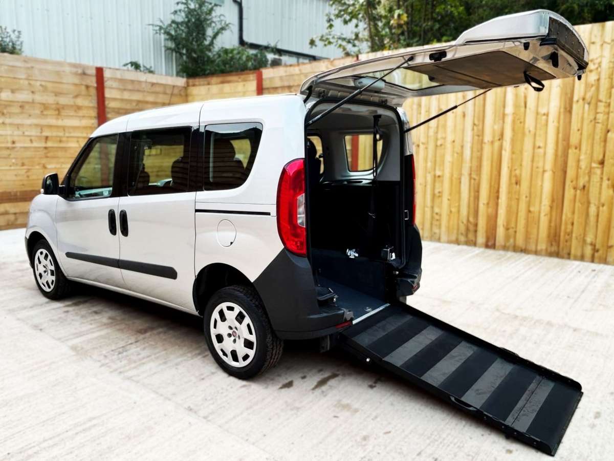 Check out this Fiat Doblo 2016 Petrol Manual