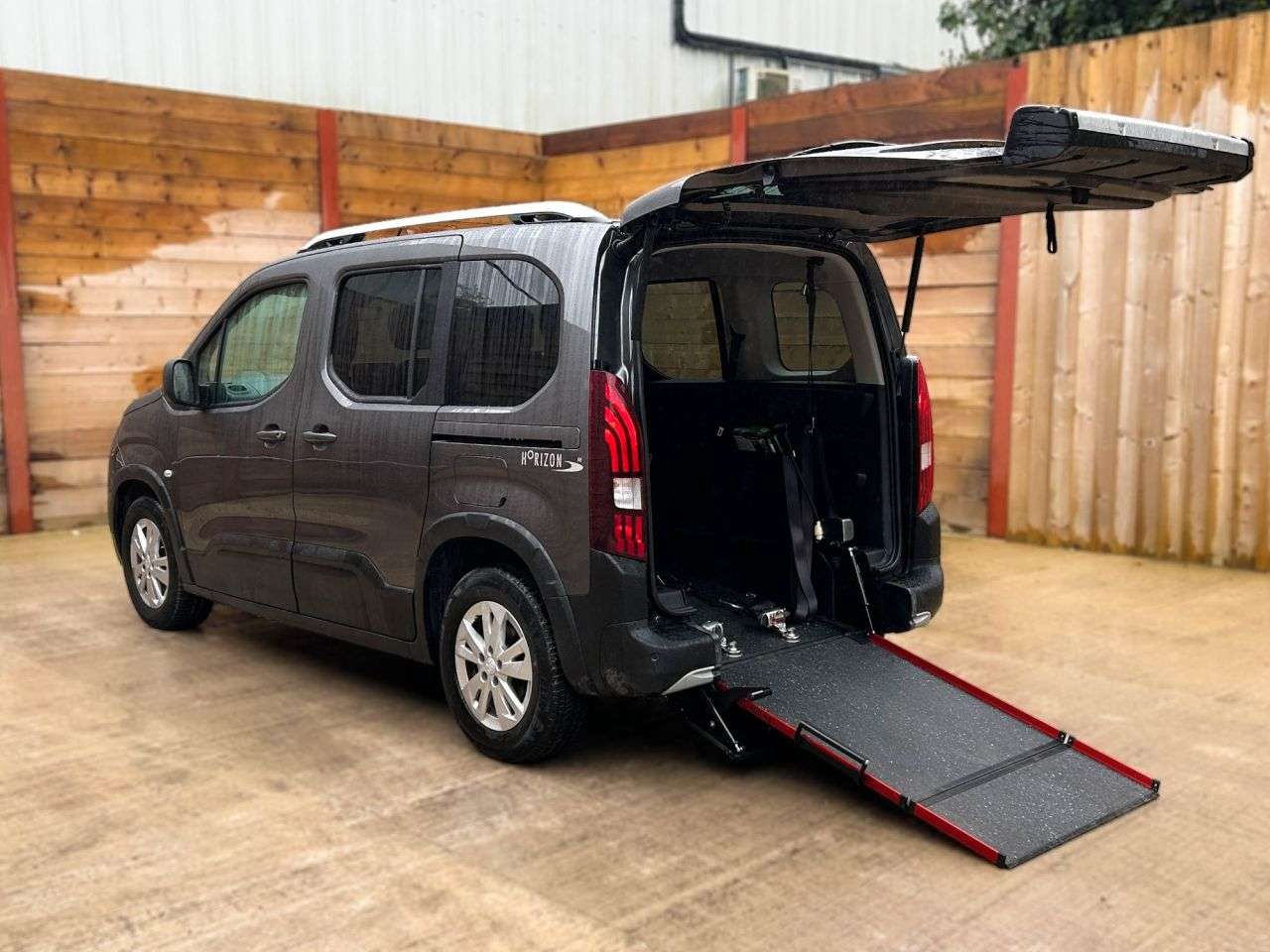 A 2019 PEUGEOT RIFTER BLUEHDI S/S ALLURE A 2019 PEUGEOT RIFTER BLUEHDI S/S ALLURE