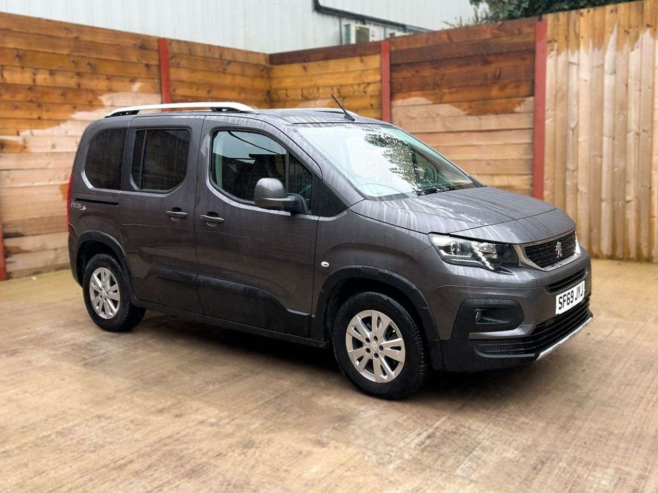 A 2019 PEUGEOT RIFTER BLUEHDI S/S ALLURE A 2019 PEUGEOT RIFTER BLUEHDI S/S ALLURE