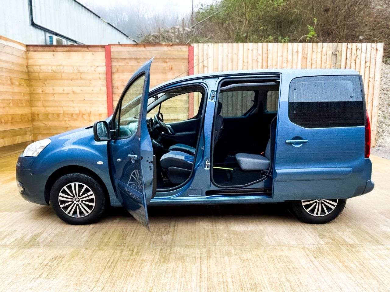 2015 PEUGEOT PARTNER TEPEE 2015 PEUGEOT PARTNER TEPEE