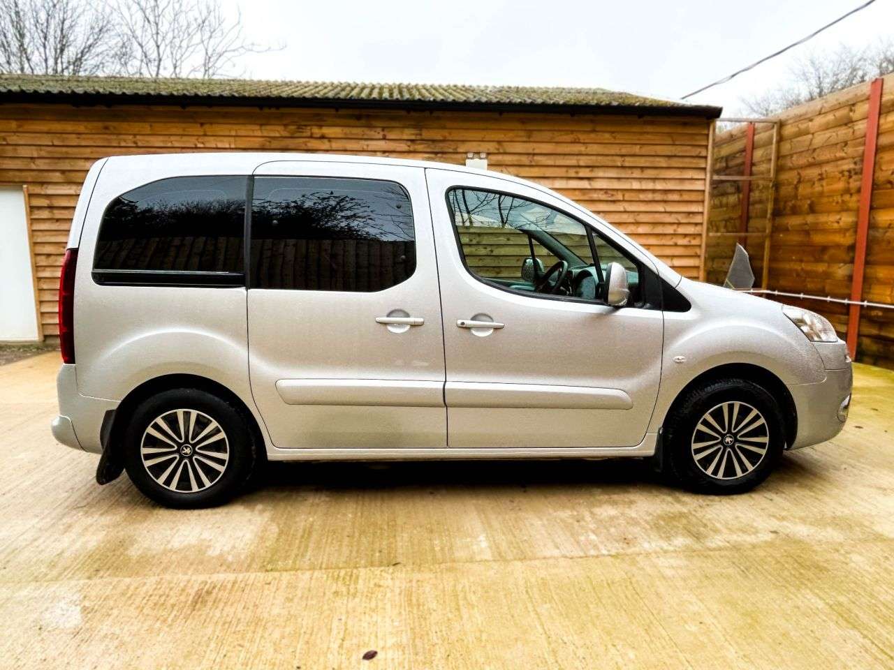 2015 PEUGEOT PARTNER TEPEE 2015 PEUGEOT PARTNER TEPEE