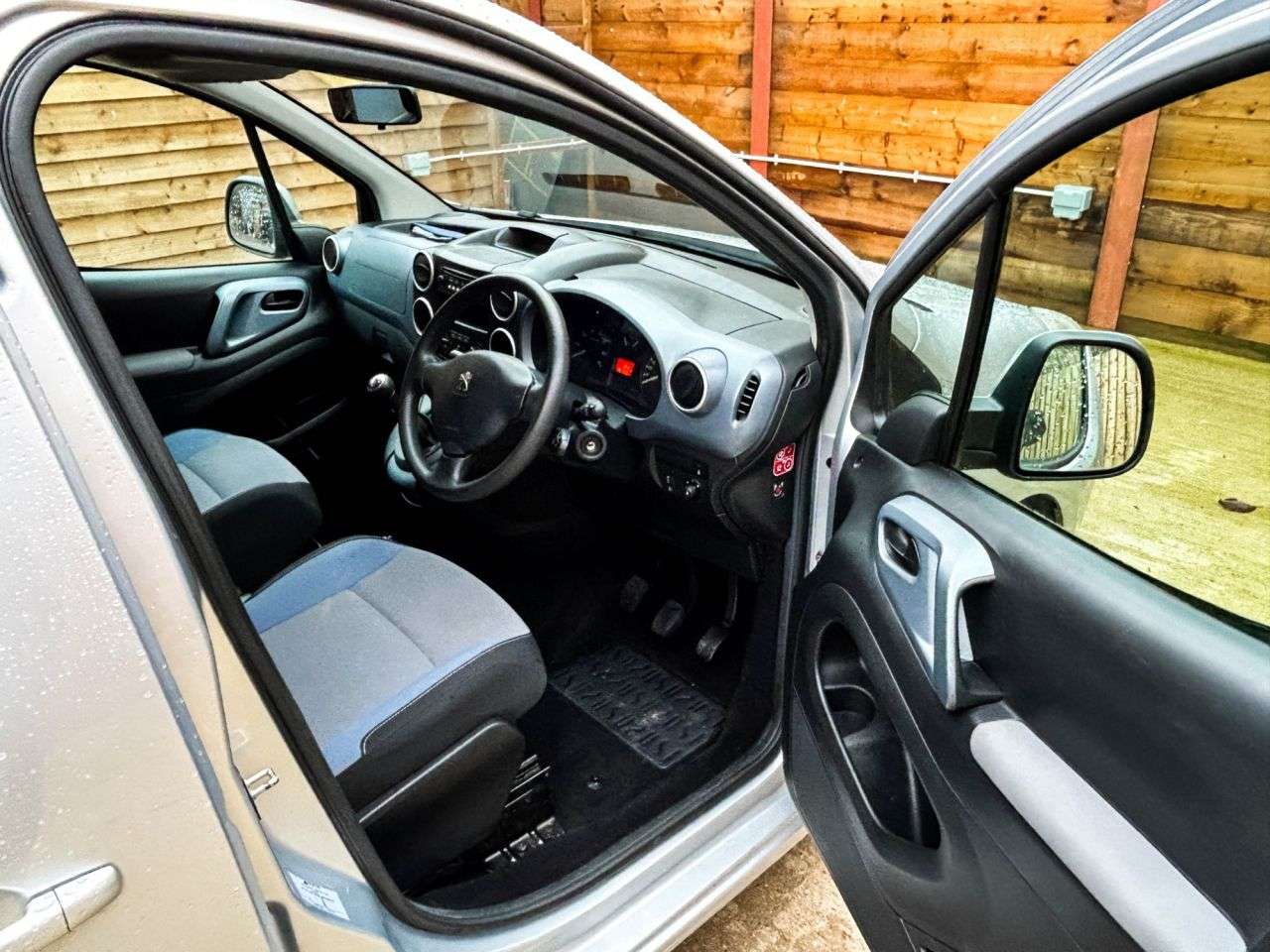 2015 PEUGEOT PARTNER TEPEE 2015 PEUGEOT PARTNER TEPEE