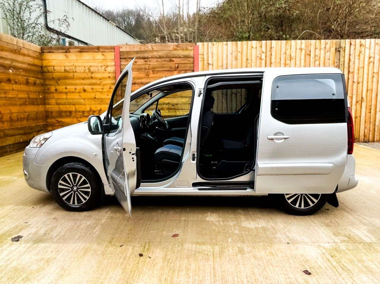 2015 PEUGEOT PARTNER TEPEE 2015 PEUGEOT PARTNER TEPEE