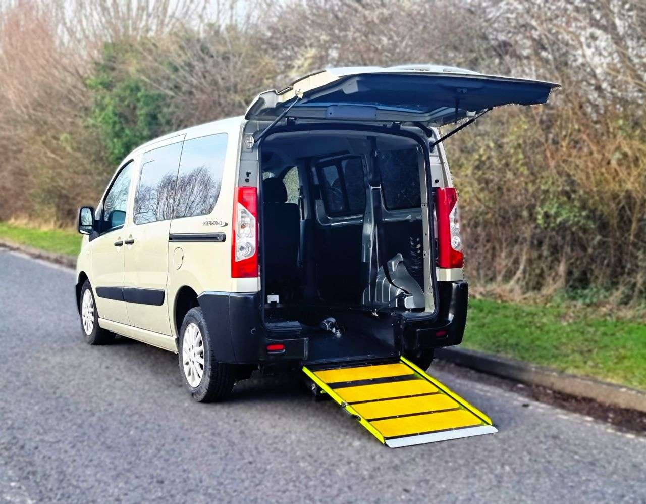 A 2014 PEUGEOT EXPERT HDI TEPEE COMFORT L1 A 2014 PEUGEOT EXPERT HDI TEPEE COMFORT L1