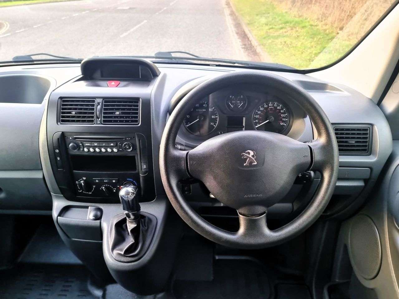 A 2014 PEUGEOT EXPERT HDI TEPEE COMFORT L1 A 2014 PEUGEOT EXPERT HDI TEPEE COMFORT L1