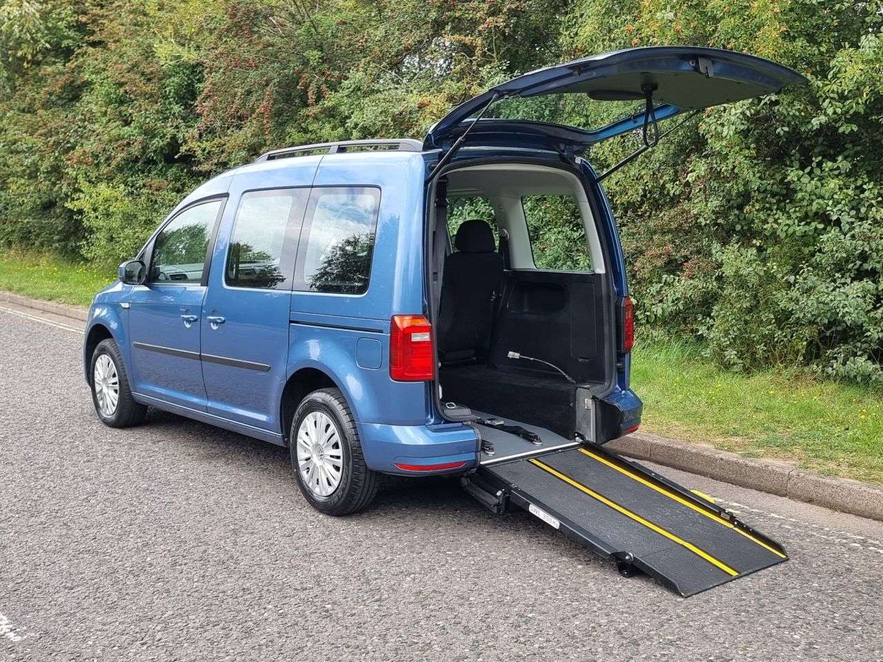 A 2017 VOLKSWAGEN CADDY LIFE 4 Seat Auto Wheelchair accessible Disabled Access Ramp Car A 2017 VOLKSWAGEN CADDY LIFE 4 Seat Auto Wheelchair accessible Disabled Access Ramp Car