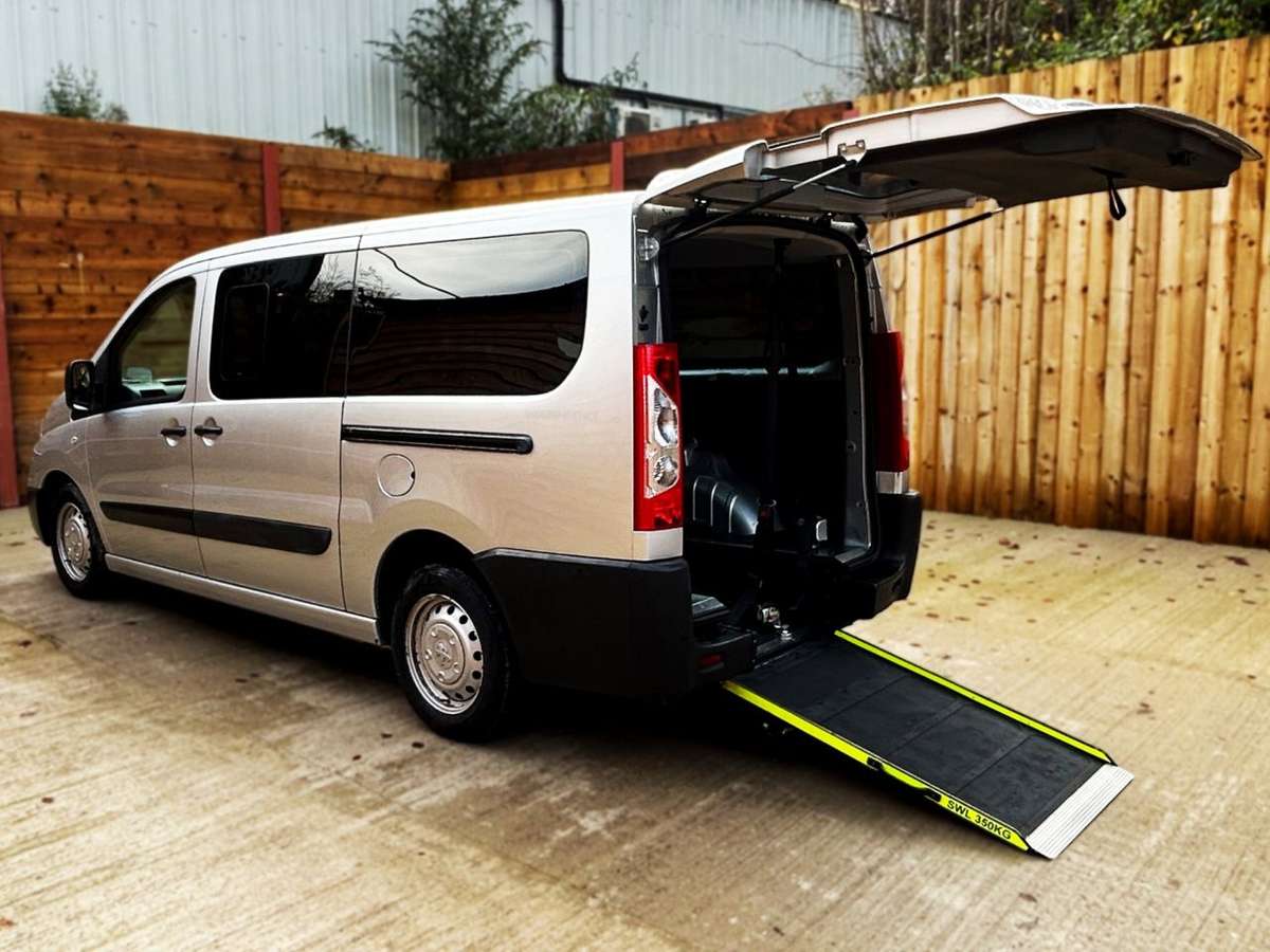 Check out this Peugeot Expert 2016 Diesel Manual