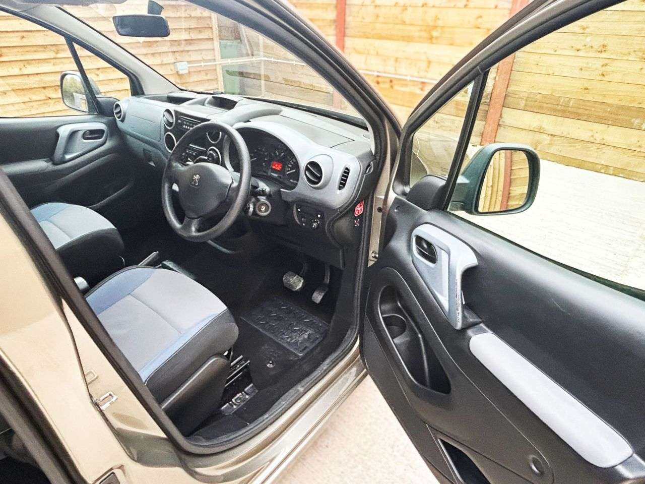 2013 PEUGEOT PARTNER TEPEE 2013 PEUGEOT PARTNER TEPEE