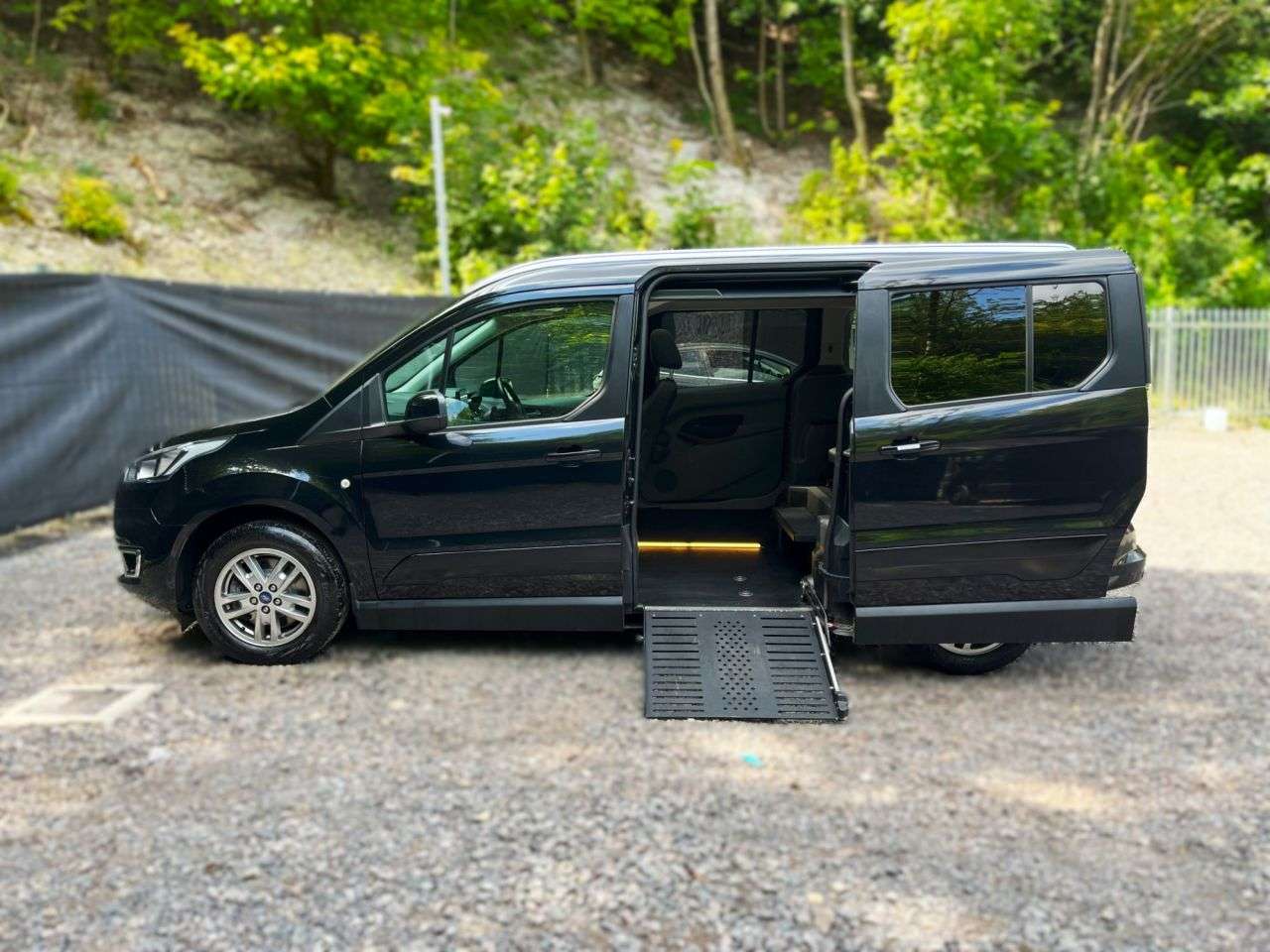 A 2021 FORD GRAND TOURNEO CONNECT SOR - 3 Seat Side Entry Passenger Up Front Wheelchair Accessible Vehicle A 2021 FORD GRAND TOURNEO CONNECT SOR - 3 Seat Side Entry Passenger Up Front Wheelchair Accessible Vehicle