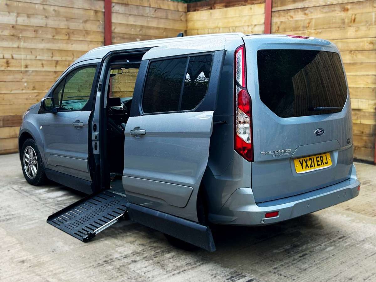 Check out this Ford Grand Tourneo Connect 2021 Diesel Automatic