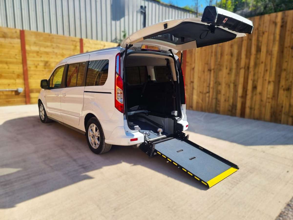 Check out this Ford Grand Tourneo Connect 2016 Diesel Automatic