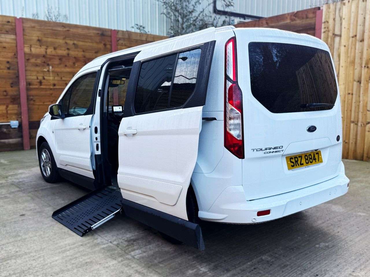 A 2021 FORD GRAND TOURNEO CONNECT Side Entry Passenger Driver Transfer Auto Wheelchair Accessible Disabled Ac A 2021 FORD GRAND TOURNEO CONNECT Side Entry Passenger Driver Transfer Auto Wheelchair Accessible Disabled Ac