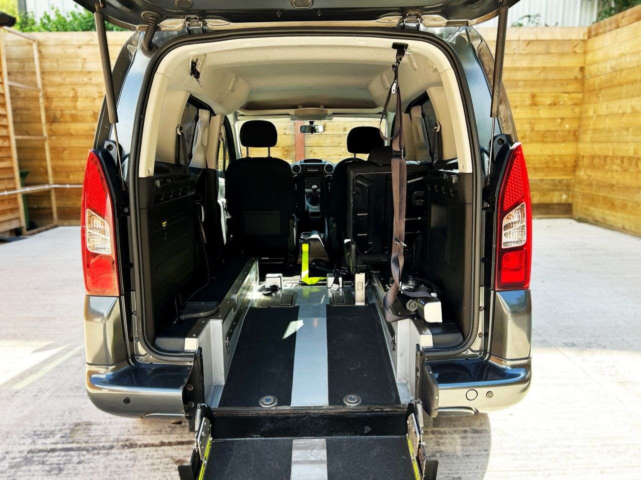 2014 PEUGEOT PARTNER TEPEE 2014 PEUGEOT PARTNER TEPEE