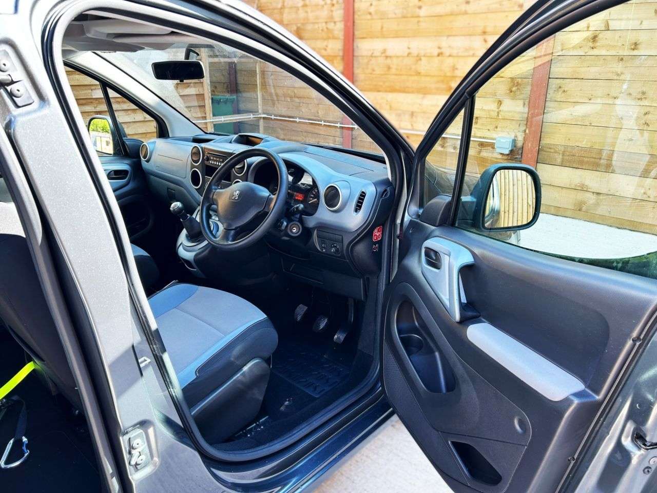 2014 PEUGEOT PARTNER TEPEE 2014 PEUGEOT PARTNER TEPEE