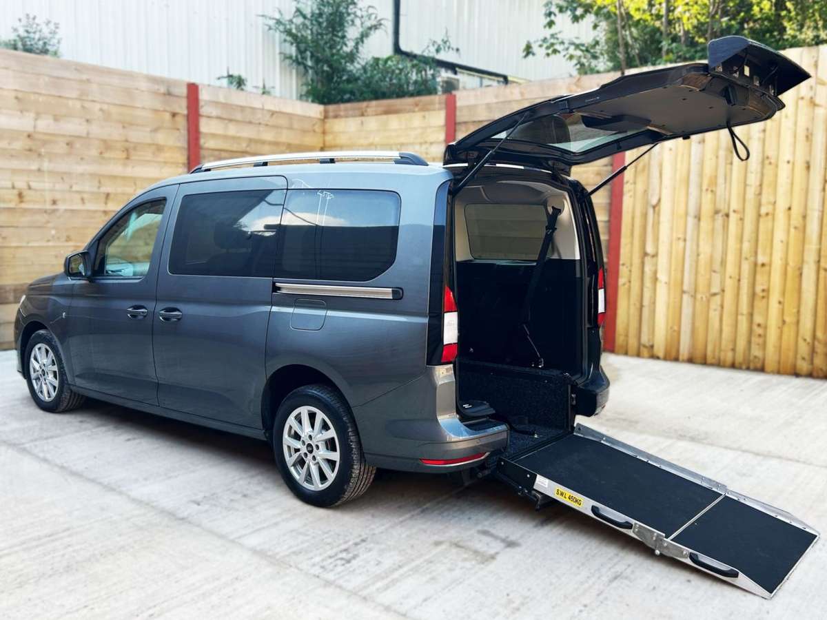 Check out this Ford Grand Tourneo Connect 2024 Diesel Automatic