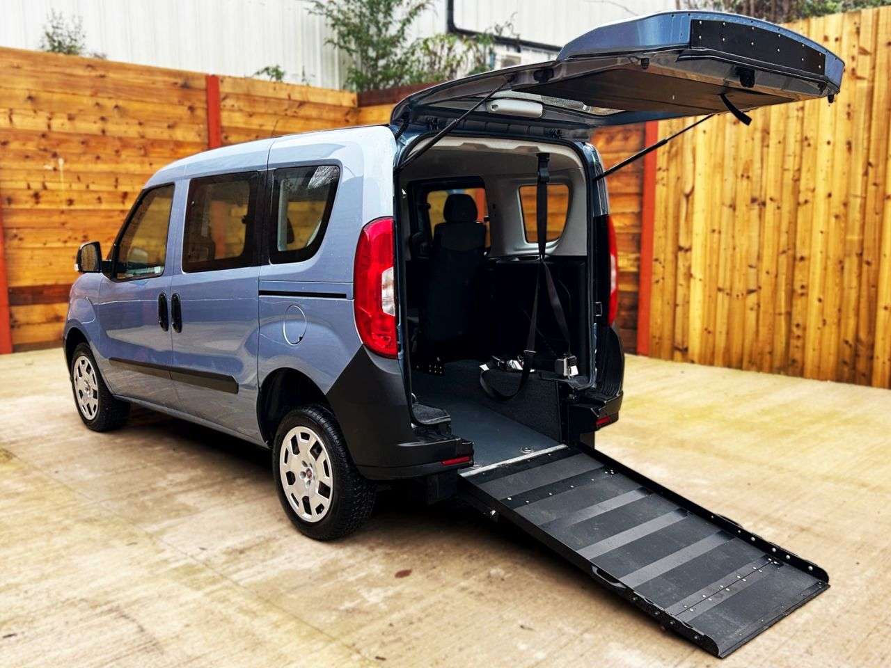 Check out this Fiat Doblo 2018 Petrol Manual