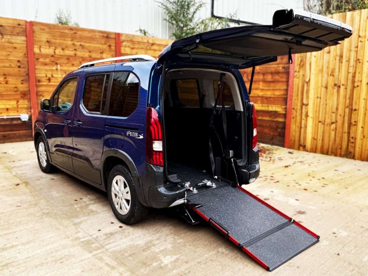 Check out this Peugeot Rifter 2019 Diesel Automatic