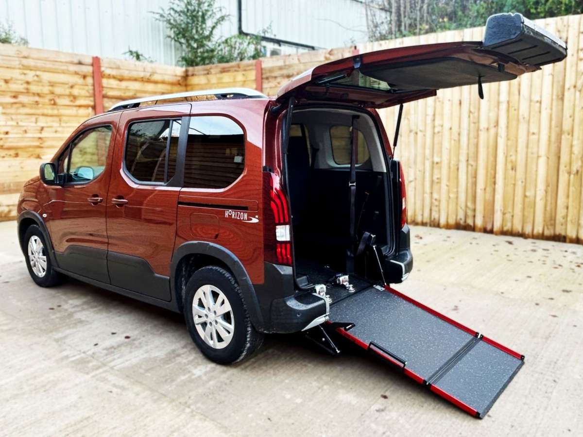 Check out this Peugeot Rifter 2020 Diesel Automatic