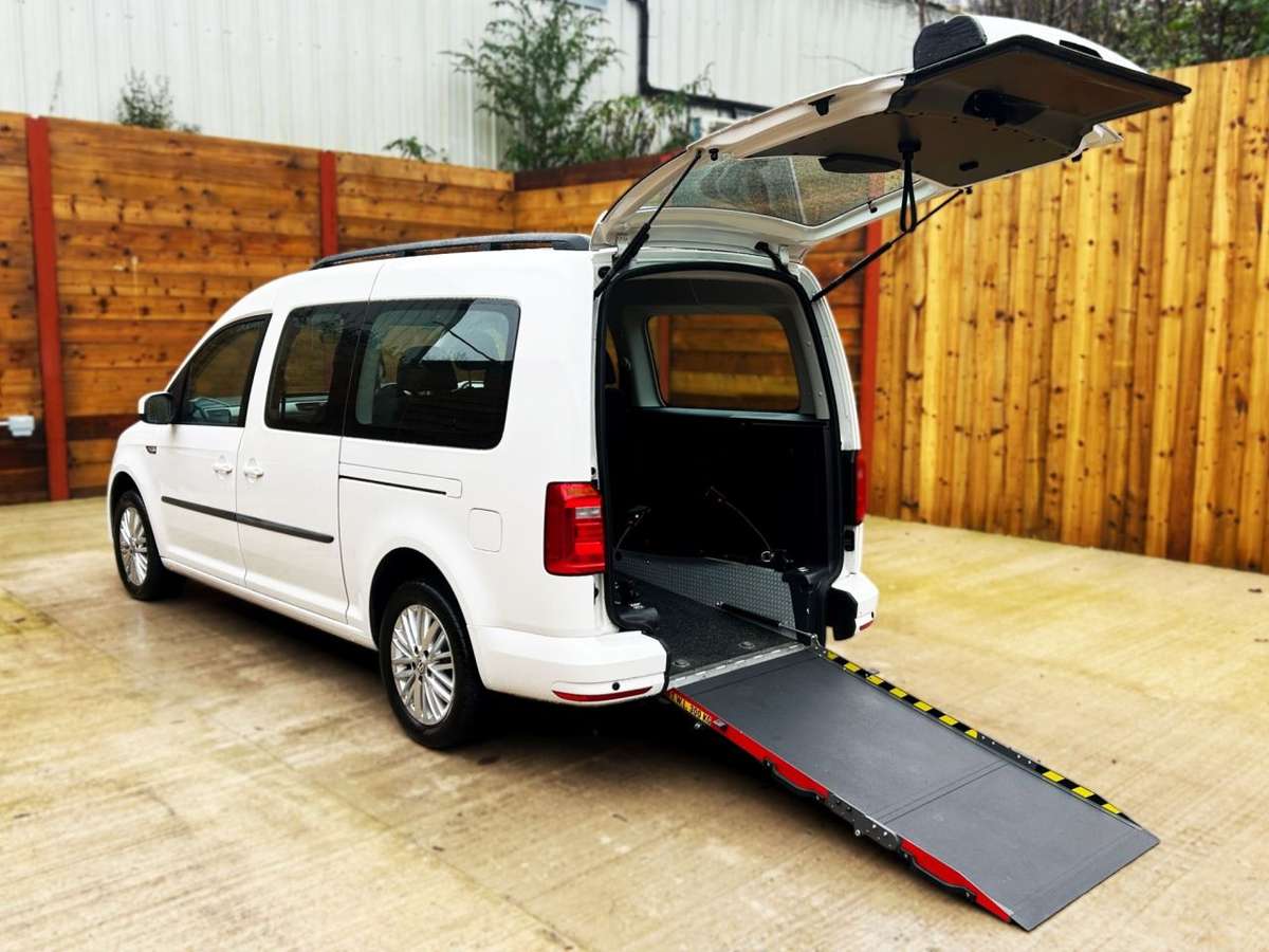 Check out this Volkswagen Caddy Maxi Life 2018 Diesel Manual